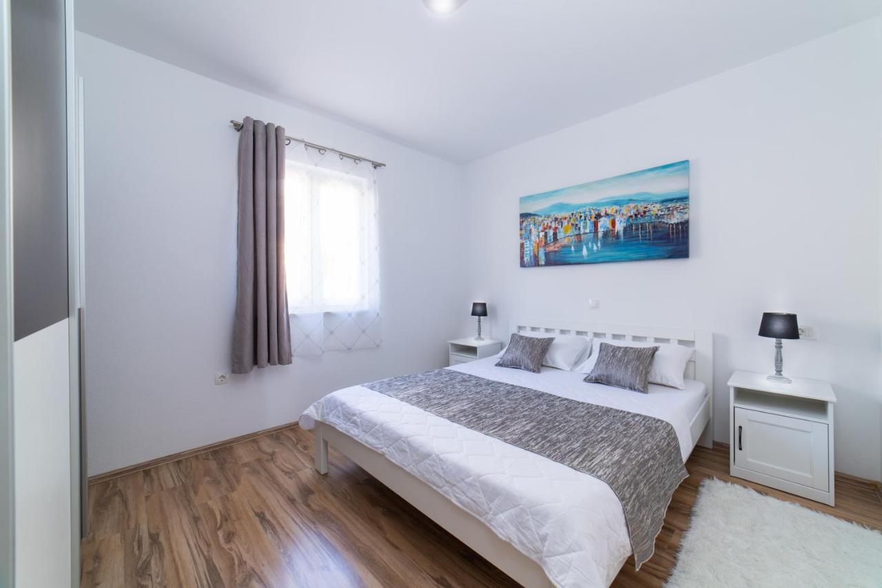 Villa Sun Garden - 4 Star Villa With Heated Swimming Pool, Quiet Bay, Bbq, 50M From The Sea Milna  Extérieur photo