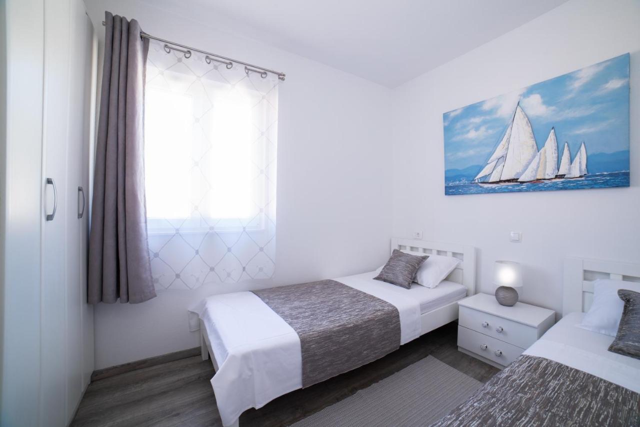 Villa Sun Garden - 4 Star Villa With Heated Swimming Pool, Quiet Bay, Bbq, 50M From The Sea Milna  Extérieur photo