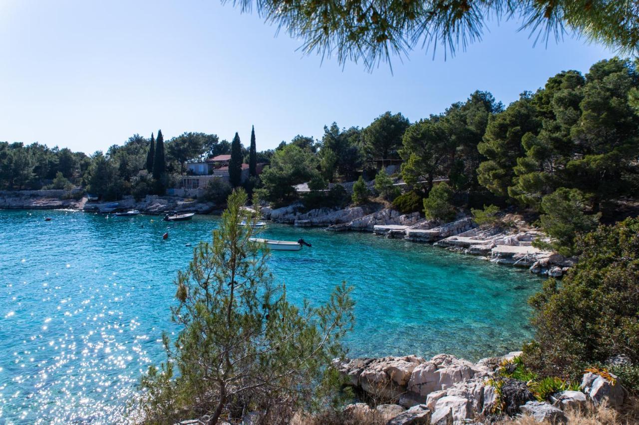 Villa Sun Garden - 4 Star Villa With Heated Swimming Pool, Quiet Bay, Bbq, 50M From The Sea Milna  Extérieur photo