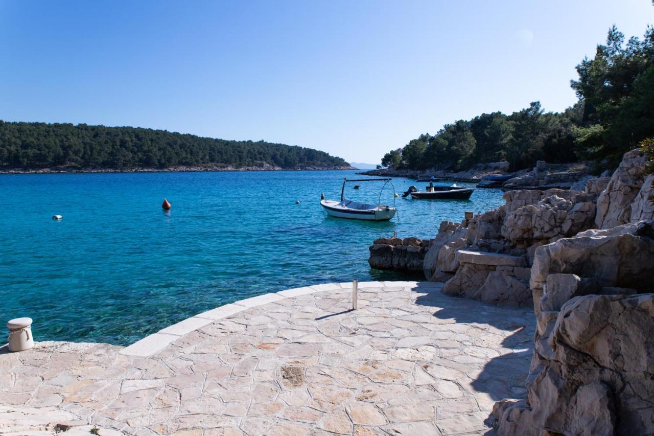 Villa Sun Garden - 4 Star Villa With Heated Swimming Pool, Quiet Bay, Bbq, 50M From The Sea Milna  Extérieur photo