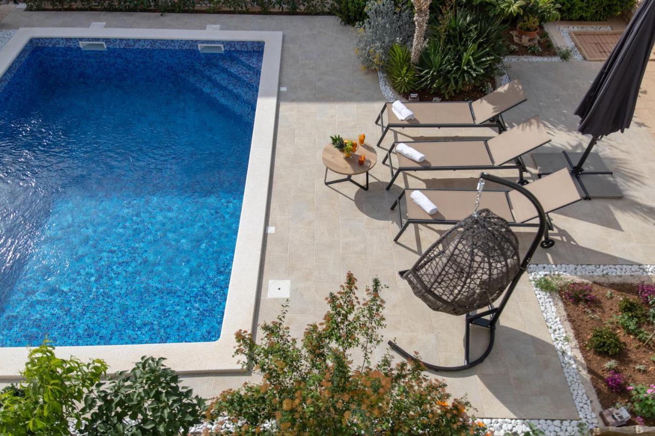 Villa Sun Garden - 4 Star Villa With Heated Swimming Pool, Quiet Bay, Bbq, 50M From The Sea Milna  Extérieur photo