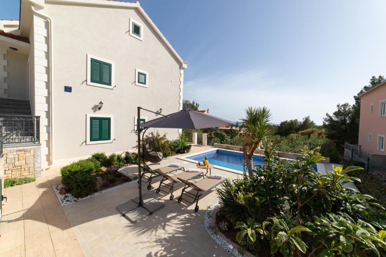 Villa Sun Garden - 4 Star Villa With Heated Swimming Pool, Quiet Bay, Bbq, 50M From The Sea Milna  Extérieur photo