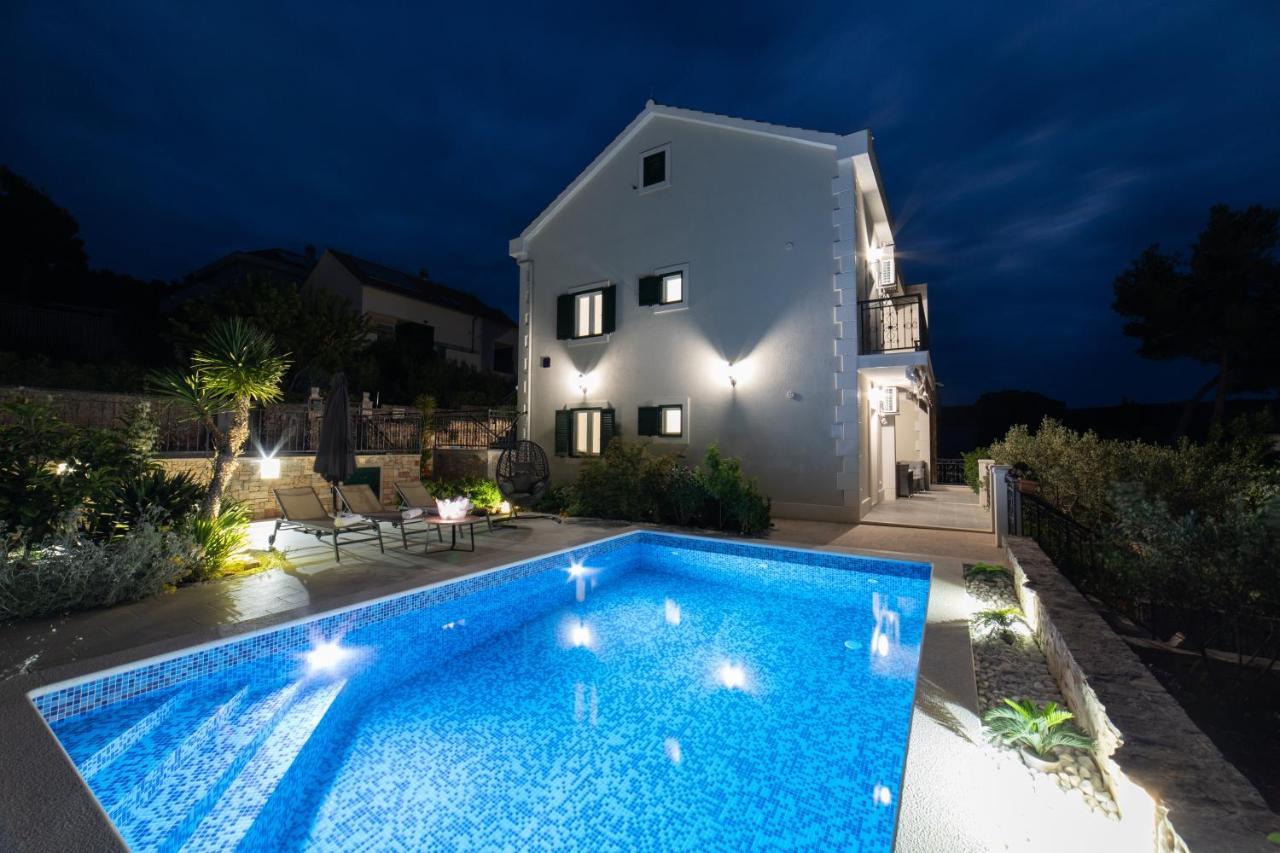 Villa Sun Garden - 4 Star Villa With Heated Swimming Pool, Quiet Bay, Bbq, 50M From The Sea Milna  Extérieur photo
