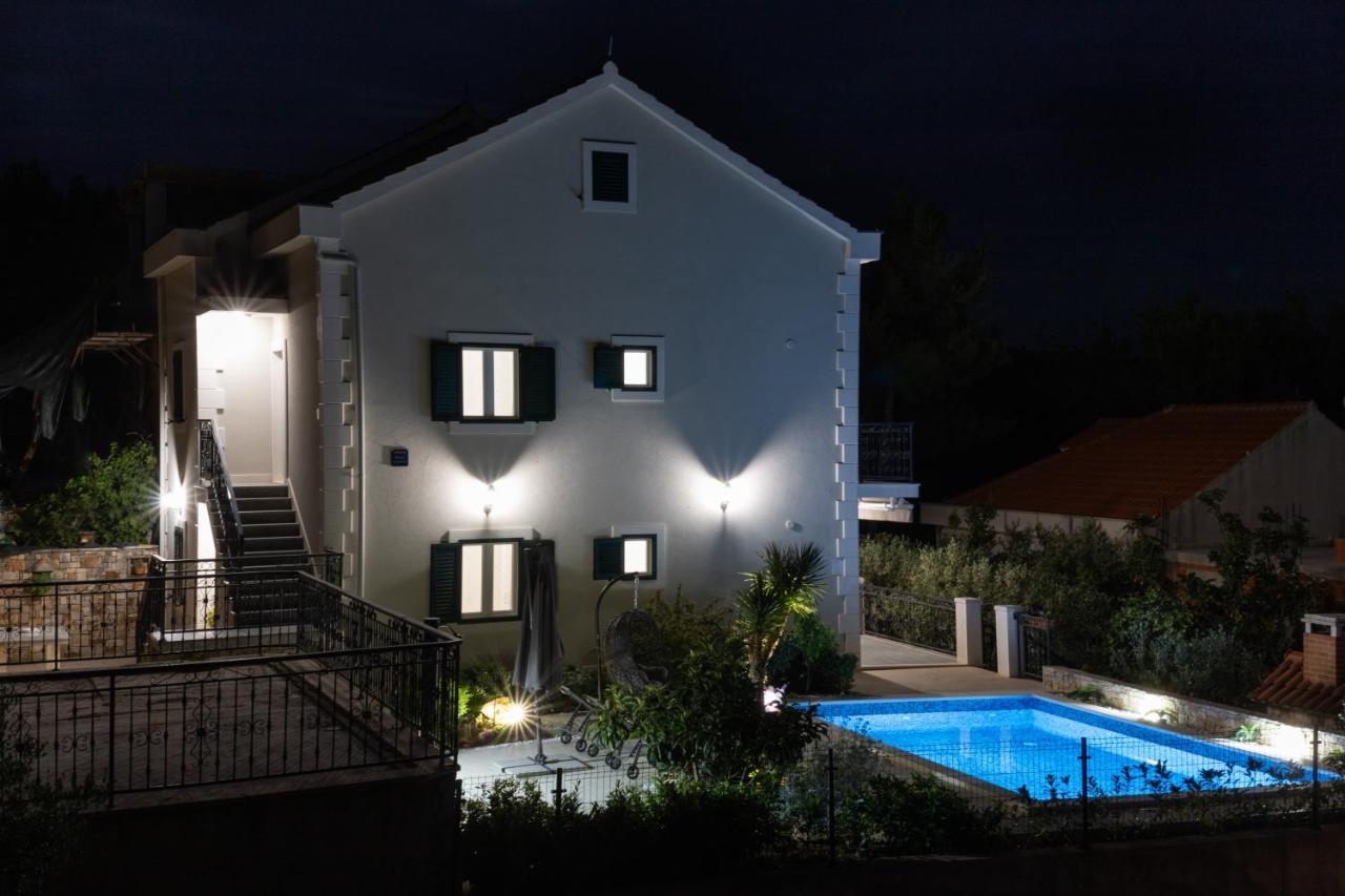 Villa Sun Garden - 4 Star Villa With Heated Swimming Pool, Quiet Bay, Bbq, 50M From The Sea Milna  Extérieur photo